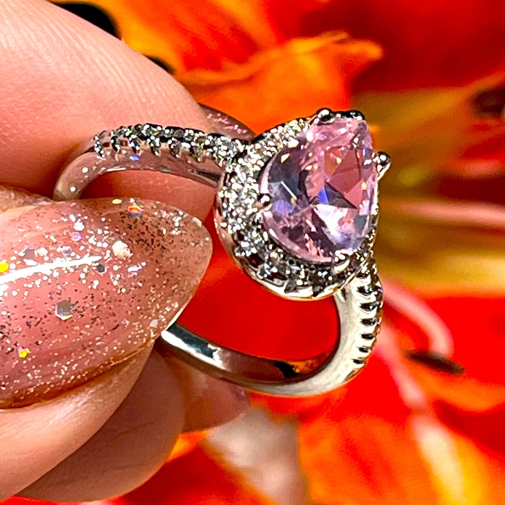 💕💍Pink and silver pear shaped halo ring